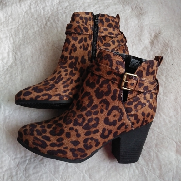 Time and Tru Shoes - Women's Leopard Print Boots New